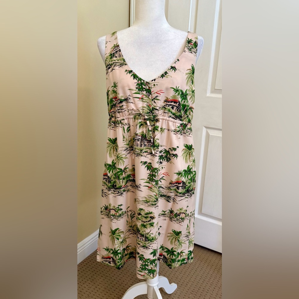 Tommy Bahama 100% rayon, Sz Medium, excellent condition!